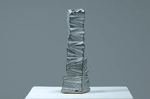 Cascade Vase 4 Snowy Mountain