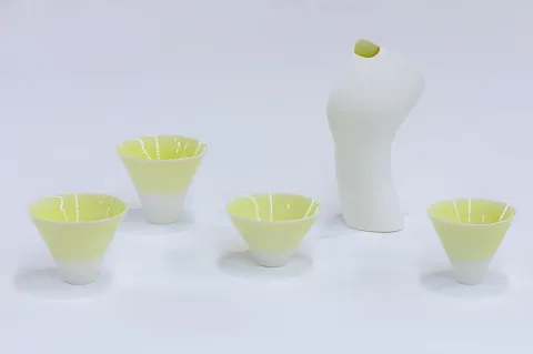 Hybrid Flask 1 + 4 Cone Cups Hybrid Flask 1 + 4 Cone Cups