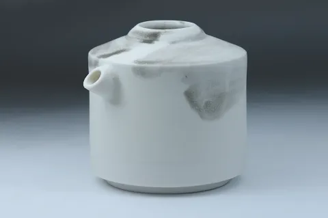 Porcelain Flask with Brushwork Porcelain Flask with Brushwork